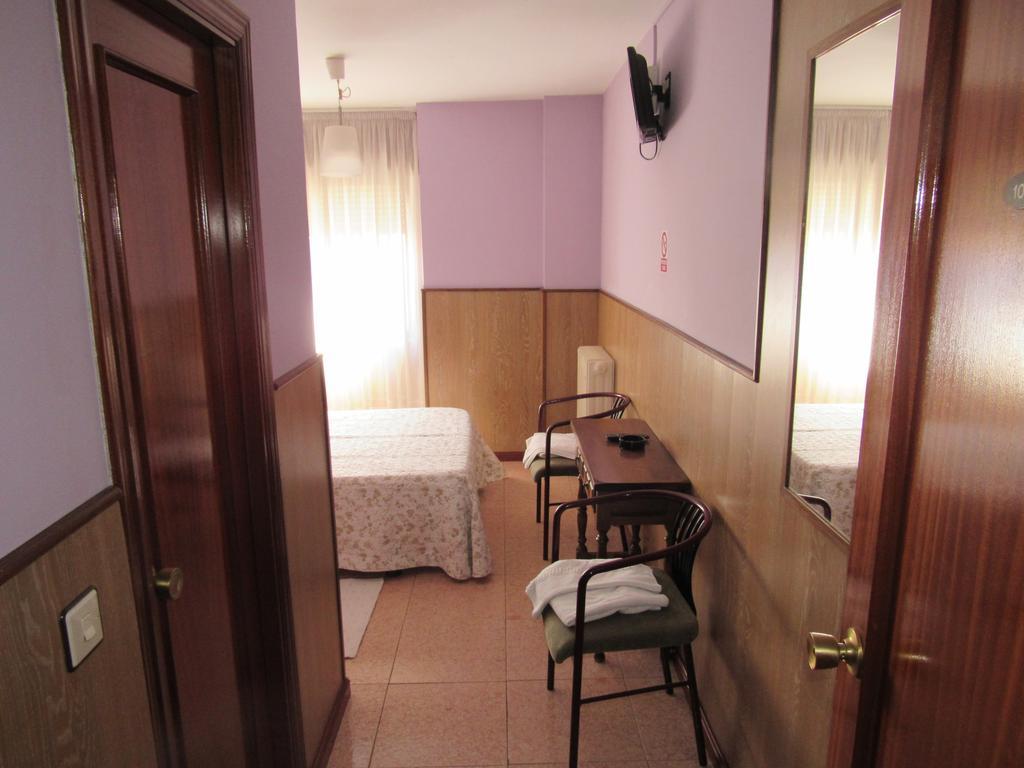 Hostal Restaurante El Abuelo Trobajo Del Camino Exterior foto
